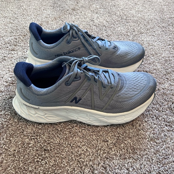 New Balance Men's Fresh Foam X More V4 Running Shoes. Size 10.5 - Picture 2 of 8